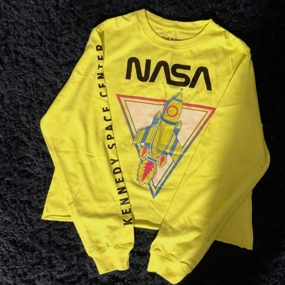 GRAPHIC TEE